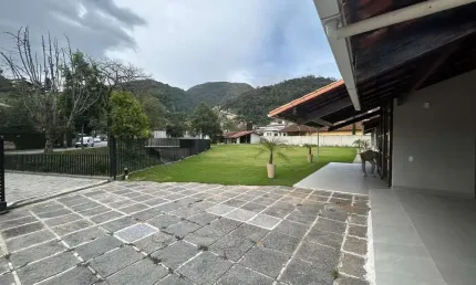 Casa para Locação em Petrópolis, Morin, 7 dormitórios, 3 suítes, 5 banheiros, 30 vagas