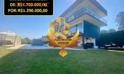 Casa de alto padrão com piscina, vista espetacular e um design moderno.