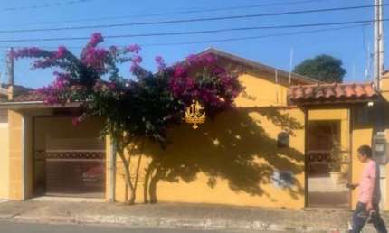 Casa à venda em Taubaté-SP, Jardim Independência: 3 quartos, 1 suíte, 1 sala, 3 banheiros, 3 vagas, 250m² de área.