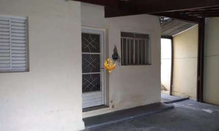 Casa à venda em Taubaté-SP, Vila Albina: 2 quartos, 1 sala, 1 banheiro, 2 vagas de garagem, 90 m² de área. Adquira já!