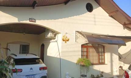 Imperdível Casa à Venda em Taubaté-SP: 4 Quartos, 2 Salas, 3 Banheiros, 3 Vagas de Garagem no Jardim Independência!