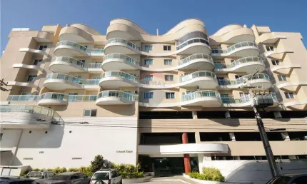 Lindo e exclusivo Apartamento em Cabo Frio muito próximo da Praia e rodeado de comércio - 495mil