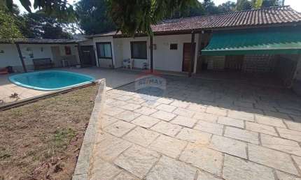 Casa à Venda no Centro da Rasa com Piscina , Suíte Master, 2 Quartos, +1 Suíte, 600m da Praia, 5 Vagas.