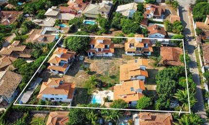 À venda: 7 casas em terreno com mais de 3.000 m², oportunidade única próximo à Praia de Manguinhos, Búzios!
