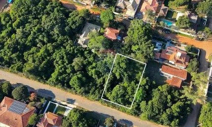 À Venda Terreno com 665m² a 300m da praia com RGI em Búzios