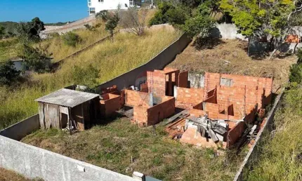 Terreno à venda em Búzios, murado e com portão, em São José!