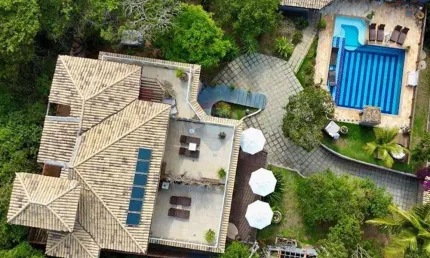 À Venda: Casa de Alto Padrão com Piscina na Ferradura – Armação dos Búzios