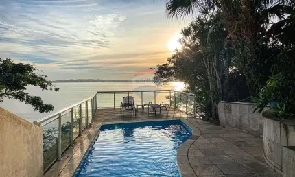 À Venda: Casa com Vista para o Mar e Pé na Areia em Manguinhos – Búzios/RJ