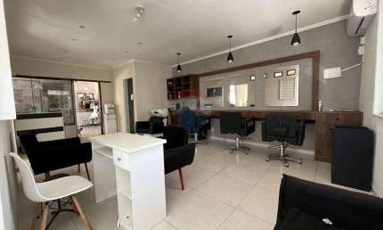 Loja Comercial disponível para locação anual, com 45,72m², no Centro de Búzios