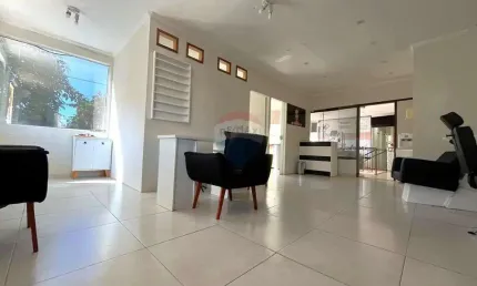 Loja Comercial disponível para locação anual, com 45,72m², no Centro de Búzios