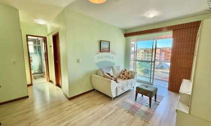 À venda: Apartamento com acabamento impecável a duas quadras da praia, no Centro de Cabo Frio