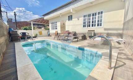 À Venda: Casa Charmosa e Completa na Rasa em Armação dos Búzios