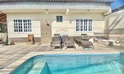 À Venda: Casa Charmosa e Completa na Rasa em Armação dos Búzios