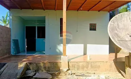 À venda – Casa térrea com varanda coberta e quintal – Maria Joaquina, Cabo Frio - RJ