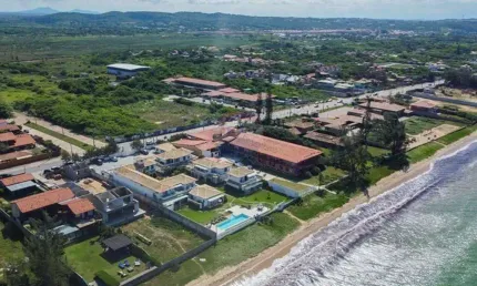 Apartamento à venda na marina, pé na areia, excelente opção de investimento em búzios!