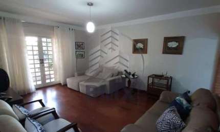 Excelente casa, 203 m², 3 suítes (1 c closet), ampla sala, modulados, quintal c área gourmet c churrasqueira, 2 vagas, próxima Centro-SorocabaSP
