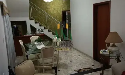 Excelente Sobrado com 260m² de construção na  Vila Progresso