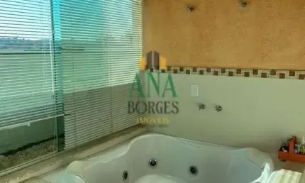 Belíssima Casa com 3 Andares a Venda na Granja Olga