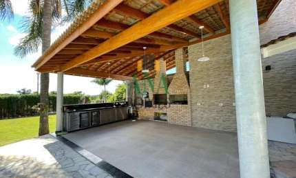 Belíssima Casa a Venda no Parque Village Castelo - Itu