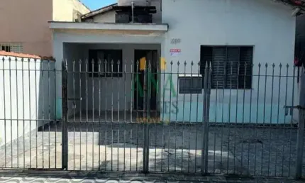Casa  em ótima localização lugar prevelegiado, perto de padaria,mercado escola etc