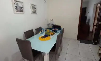 Casa no Jardim Hollyood  - SBC , com 02 dormitórios , suite, quarto de empregada com wc, 2 vagas.