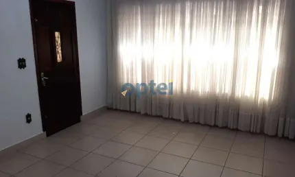 CASA TERREA NO CENTRO DE SBC, COM 148,00 M² , 02 QUARTOS , 01 SUITE, 02 BANHEIROS, COM 02 VAGAS DE GARAGEM.