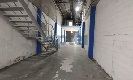 EXCELENTE GALPÃO DE 390 M², COM MEZANINO, PARA LOCAÇÃO NO RUDGE RAMOS EM SÃO BERNARDO DO CAMPO