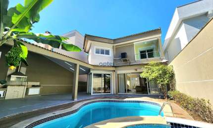 Casa de Alto Padrão 3 suítes, 4 vagas e Piscina  à Venda no condomínio Forest Hills no bairro Anchieta
