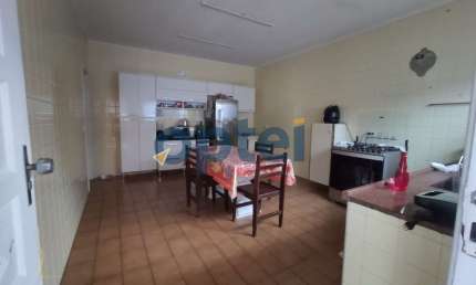 CASA  TERREA AMPLA COM 4 QUARTOS SENDO 1 SUÍTE, COM EDICULA COM 2 QUARTOS NO RUDGE RAMOS