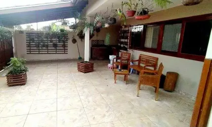 Casa Assobradada de 03 Quartos no Perequê-Açu em Ubatuba