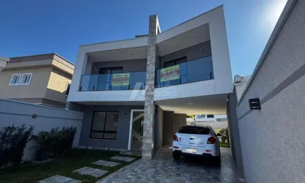 Sobrado com piscina e ampla área gourmet em araucária
