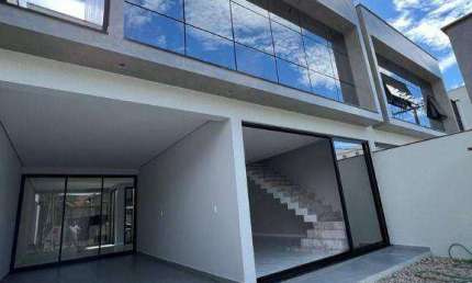 Sobrado com 3 dormitórios à venda, 165 m² - Tabuleiro - Barra Velha/SC