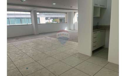 ALUGA-SE SALAS COMERCIAIS 110m2, COM DUAS VAGAS DE GARAGEM!!
