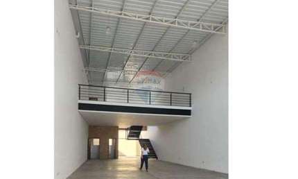 Galpão novo com 300 m² de área construída, ótima localização.