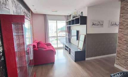 Excelente apartamento mobiliado, 3 dormitórios, 2 suítes com armários embutidos, cozinha planejada, 1 vaga de garagem compartilhada.