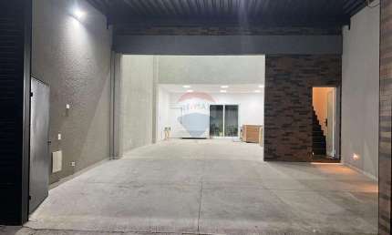 Linda casa para locação composta por cozinha, sala, quarto, 3 banheiro e área de serviço.