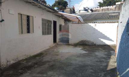 Casa Composta por 1 dormitório, sala, cozinha, banheiro e área de serviço. Não aceita pet.