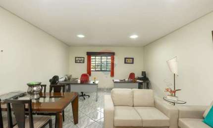 Oportunidade Vila Sonia: Casa espaçosa com 10 vagas, ideal para uso residencial ou comercial!