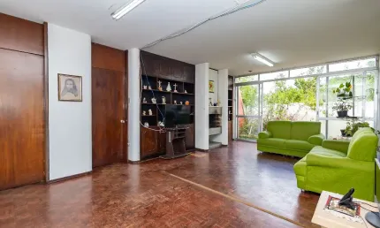 Casa 5 quartos com quintal próximo ao Centro Cívico