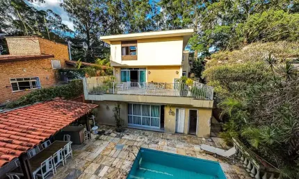 Imperdível sobrado para venda em Jardim Marajoara com 5 quartos, sendo 3 suítes, 530m²