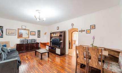 Elegante casa tipo para venda em Jardim Alzira com 3 quartos, sendo 1 suíte, 175m²