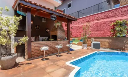 Versátil casa tipo para venda em Jardim Los Angeles com 4 quartos, sendo 1 suíte, 209m²