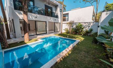 Deslumbrante casa em condomínio para venda com 4 quartos, sendo 4 suítes, 380m²