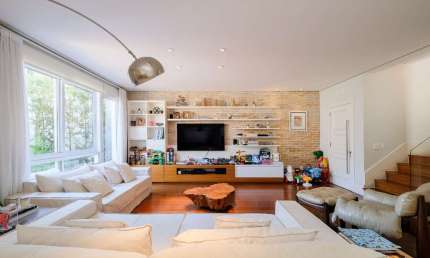 Excelente casa em condomínio para venda com 3 quartos, sendo 3 suítes, 361m²
