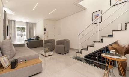 Imperdível sobrado para venda com 2 quartos, sendo 2 suítes, 114m²