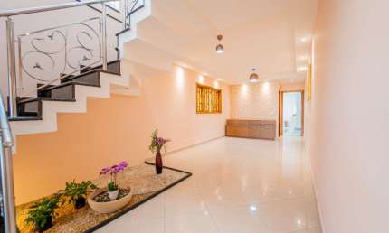 Confortável casa tipo para venda com 4 quartos, sendo 1 suíte, 195m²