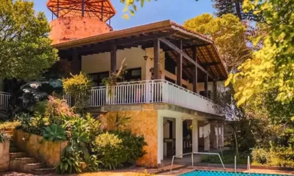 Funcional casa tipo para venda em Interlagos com 4 quartos, sendo 2 suítes, 380m²
