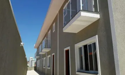 Agradável casa em condomínio para venda com 2 quartos, 58m²
