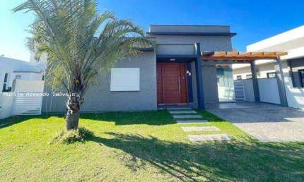 Casa 4 dormitórios ou + para Locação em Florianópolis, Rio Vermelho, 5 dormitórios, 3 suítes, 4 banheiros, 1 vaga