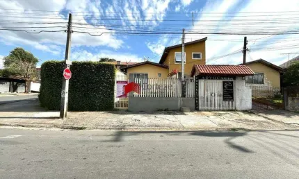 Sobrado com 140m² 3 quartos, à venda, no bairro Alto Boqueirão em Curitiba